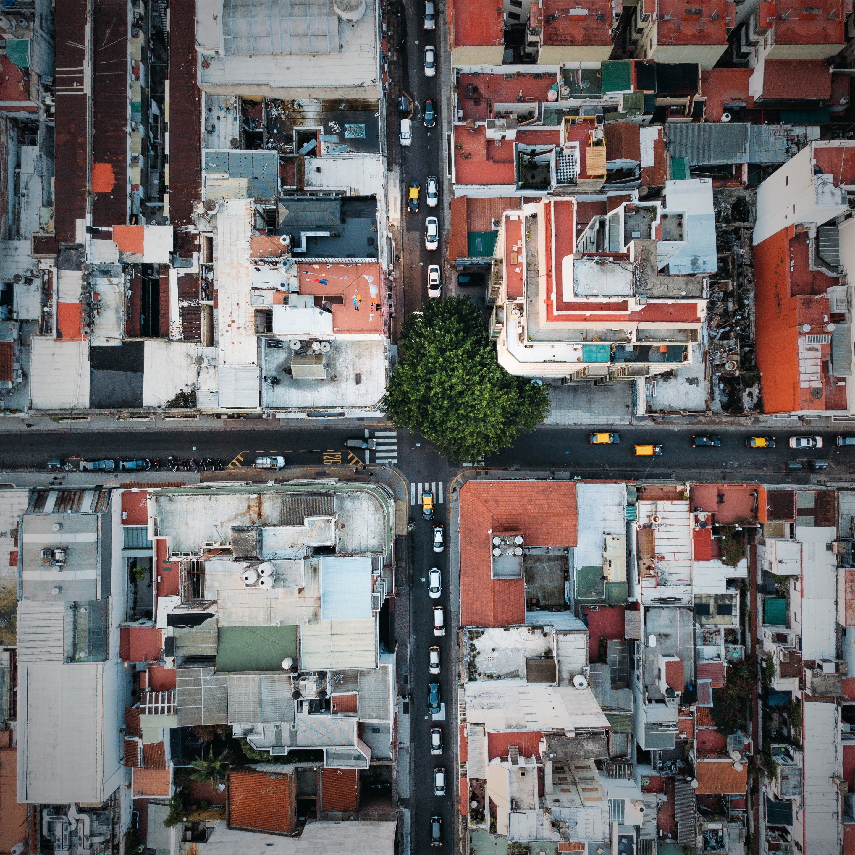 Aerial-view-of-city-streets-and-houses